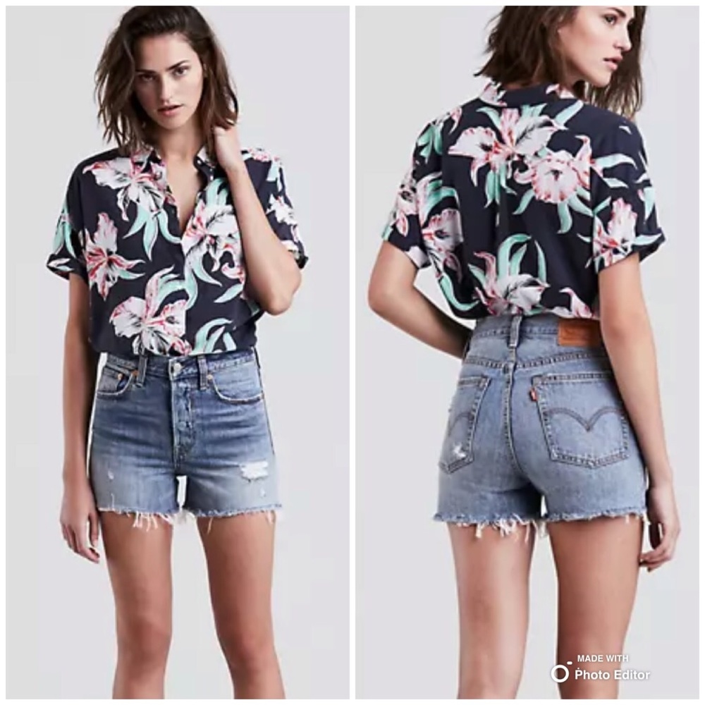 Levi’s Wedgie Shorts Distressed